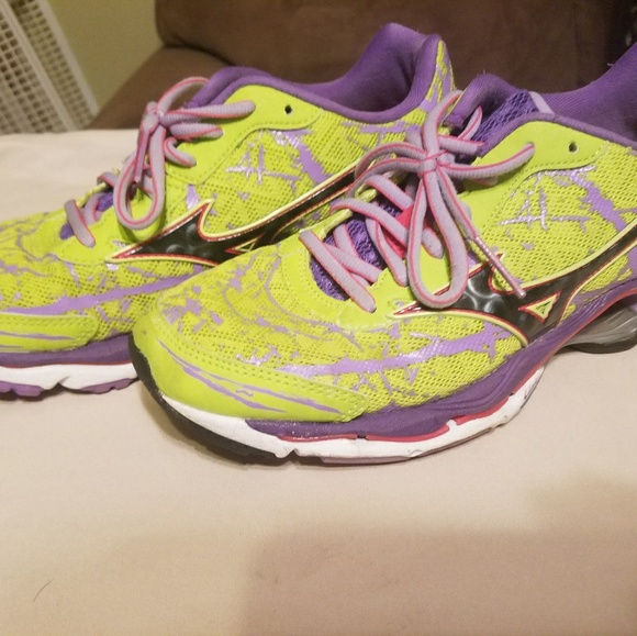 Womens Saucony Shoes 8's - Picture 2 of 4